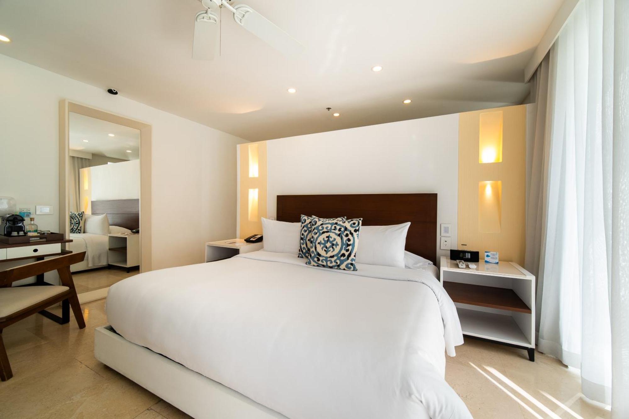 Nacar Cartagena, Curio Collection By Hilton Cartagena (Kolumbien)